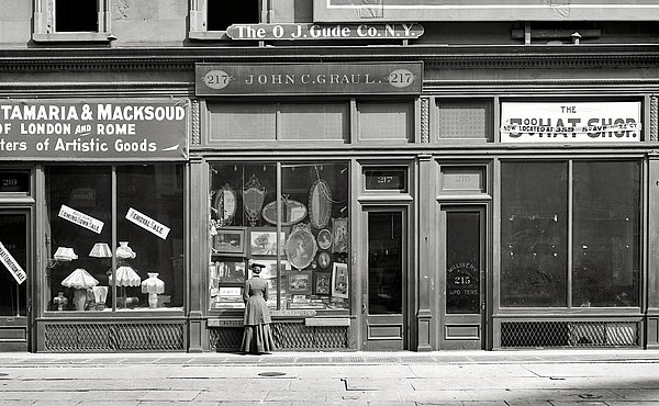Shop windows in the past